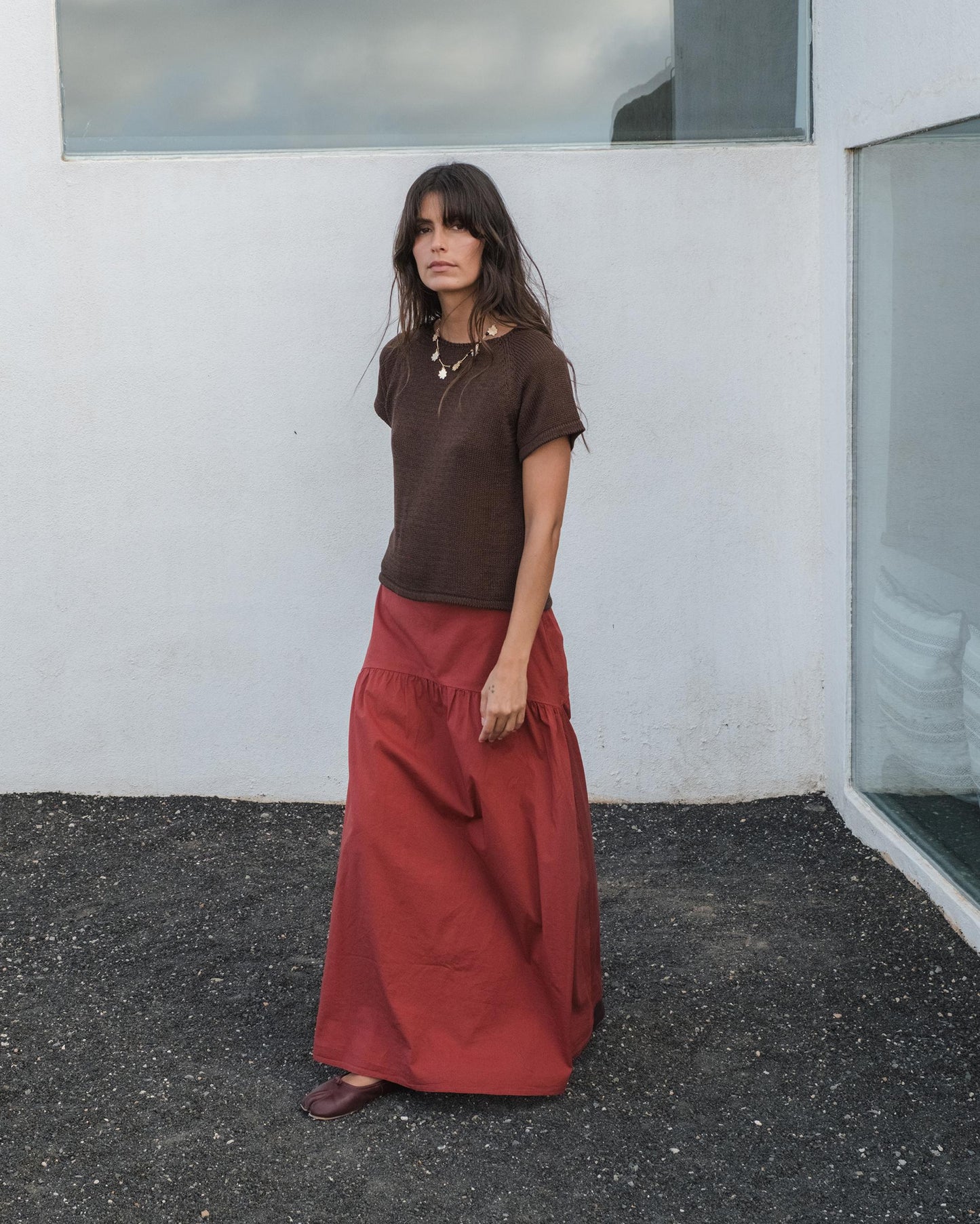 Blusa de malha castanha de manga curta