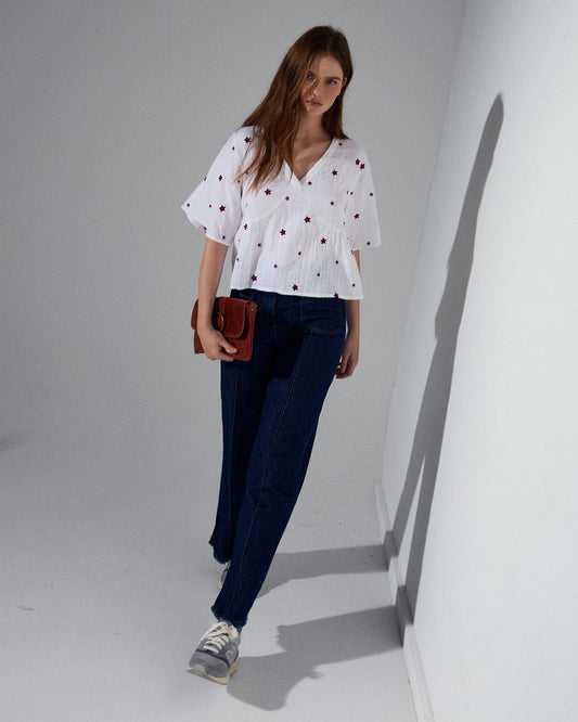 Blusa Escote Pico Bordados Florales Blanca