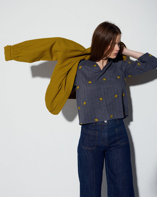 Blusa Tejido Rayas Bordados Hojas Antracita