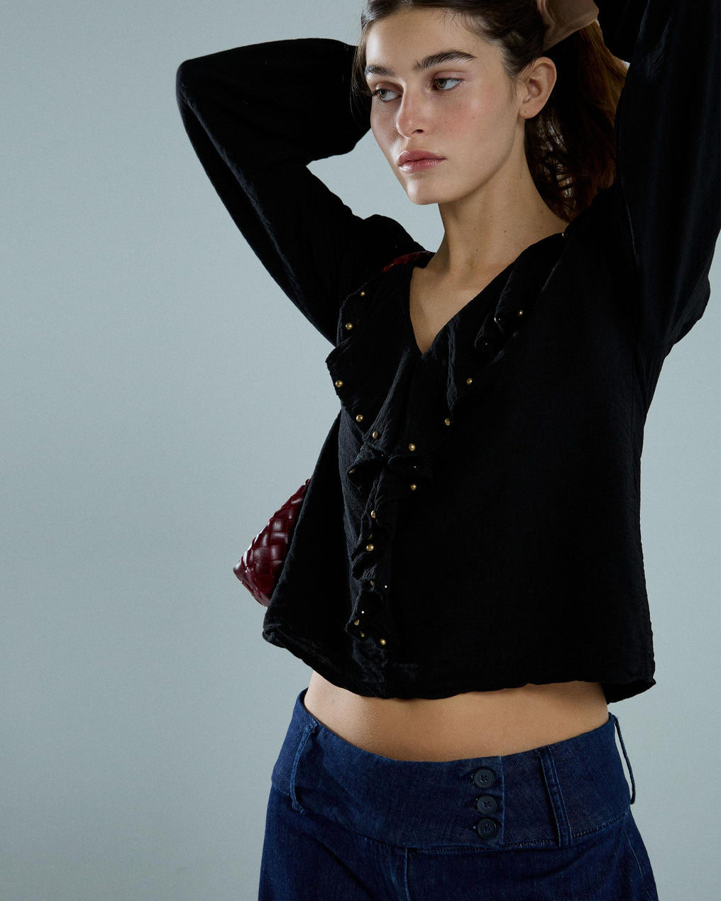 Blusa Volante Delantero Tachuelas Negro