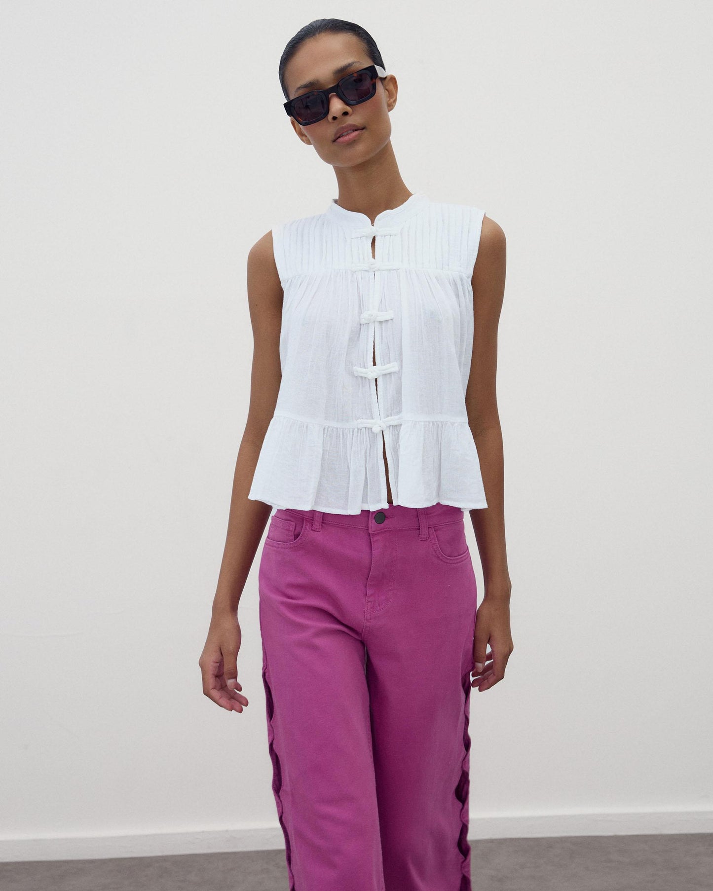 Sleeveless Frogging Blouse White