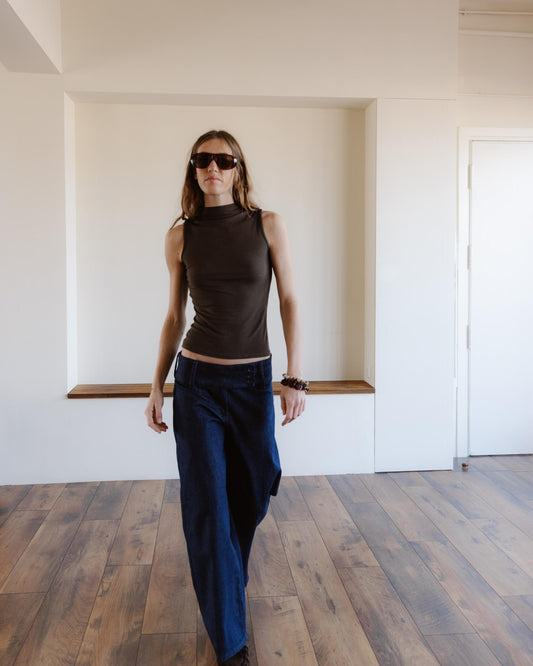 T-shirt Sem Mangas Gola Alta Castanho