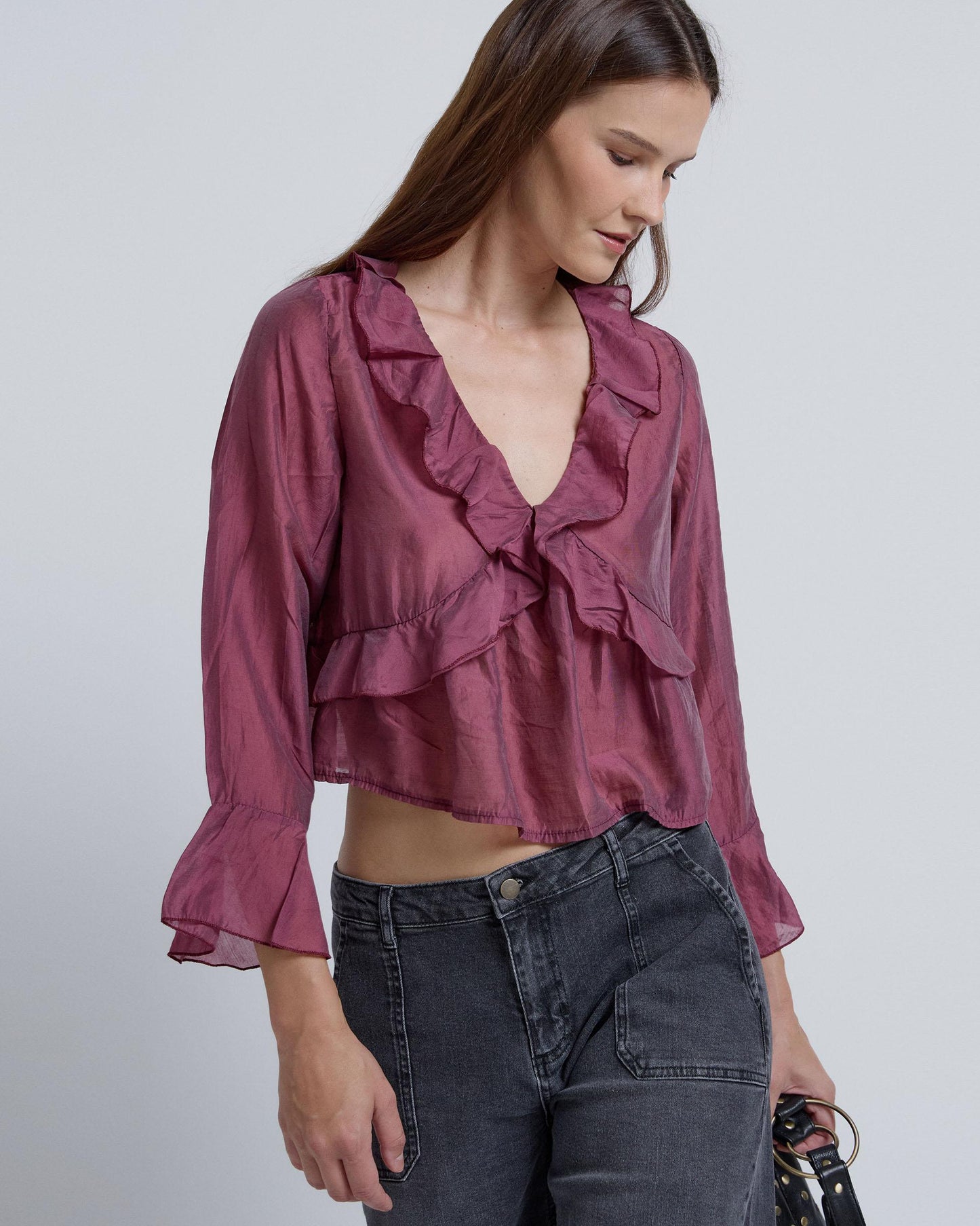 Blusa roxa com folhos cruzados