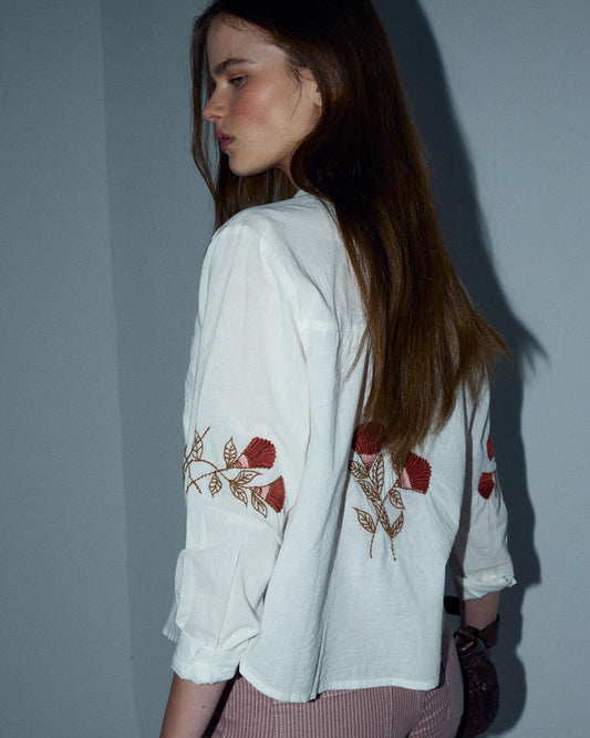 Camisa Bordados Florales Bolsillos Blanca