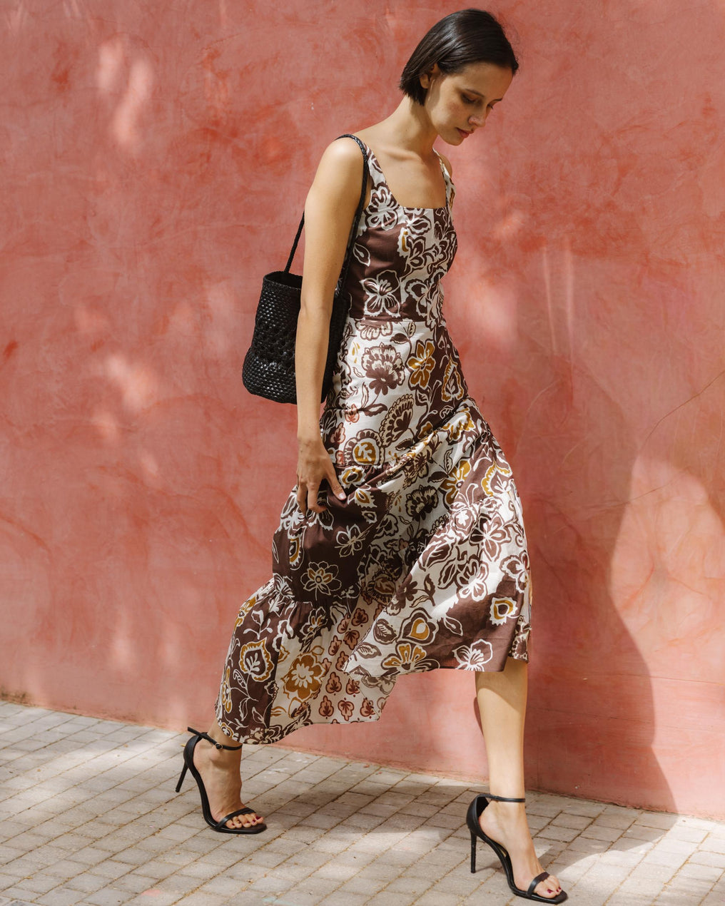 Vestido Tirantes Cortes Estampado Marrón