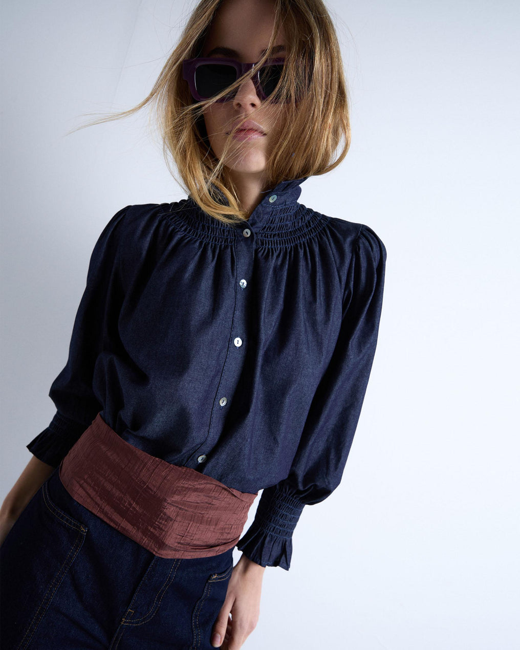 Blusa de ganga de gola alta em ganga azul