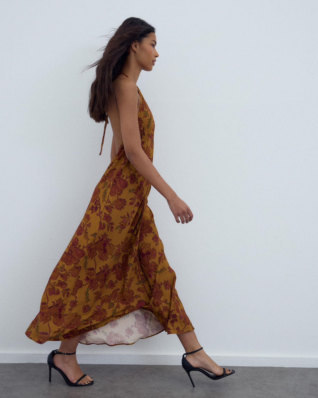 Vestido Halter Estampado Floral Multicolor