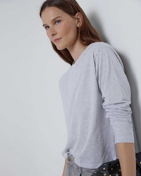 Camiseta Cuello Redondo Rayas Gris Claro