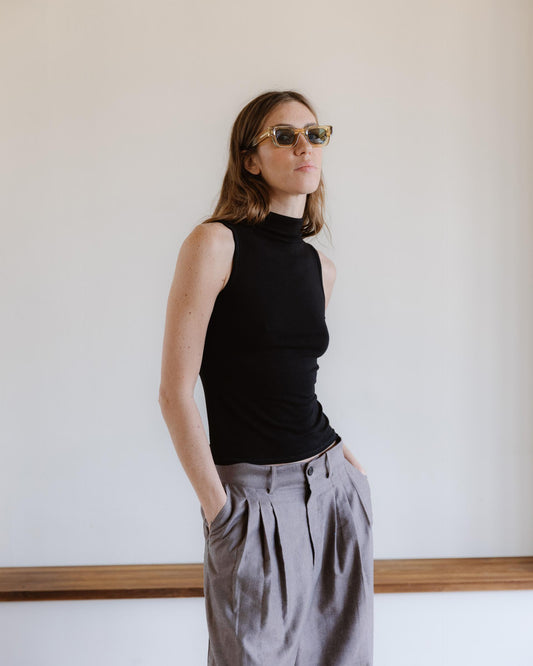 T-shirt Sem Mangas Gola Alta Preto