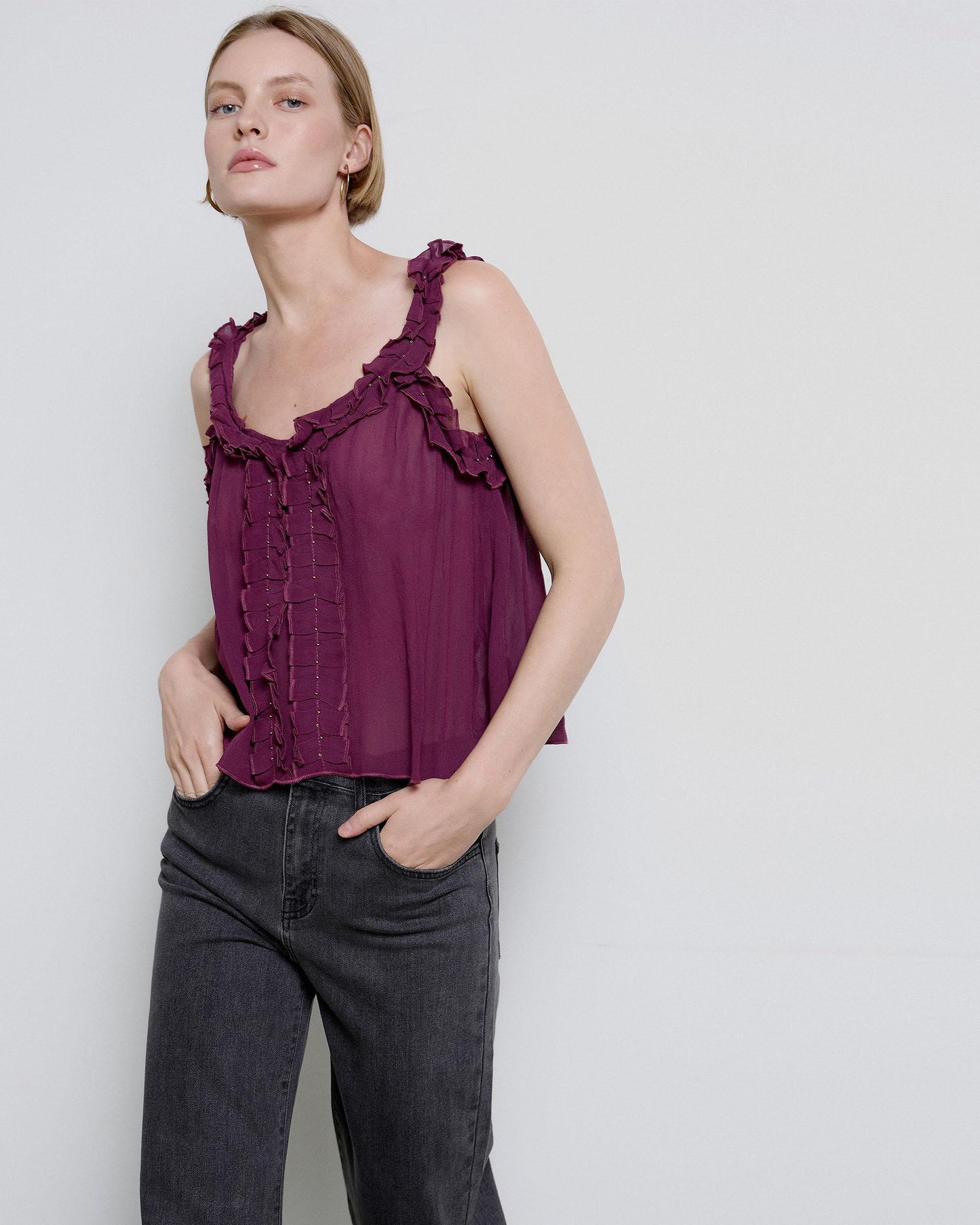 Top Escote V Volante Morado