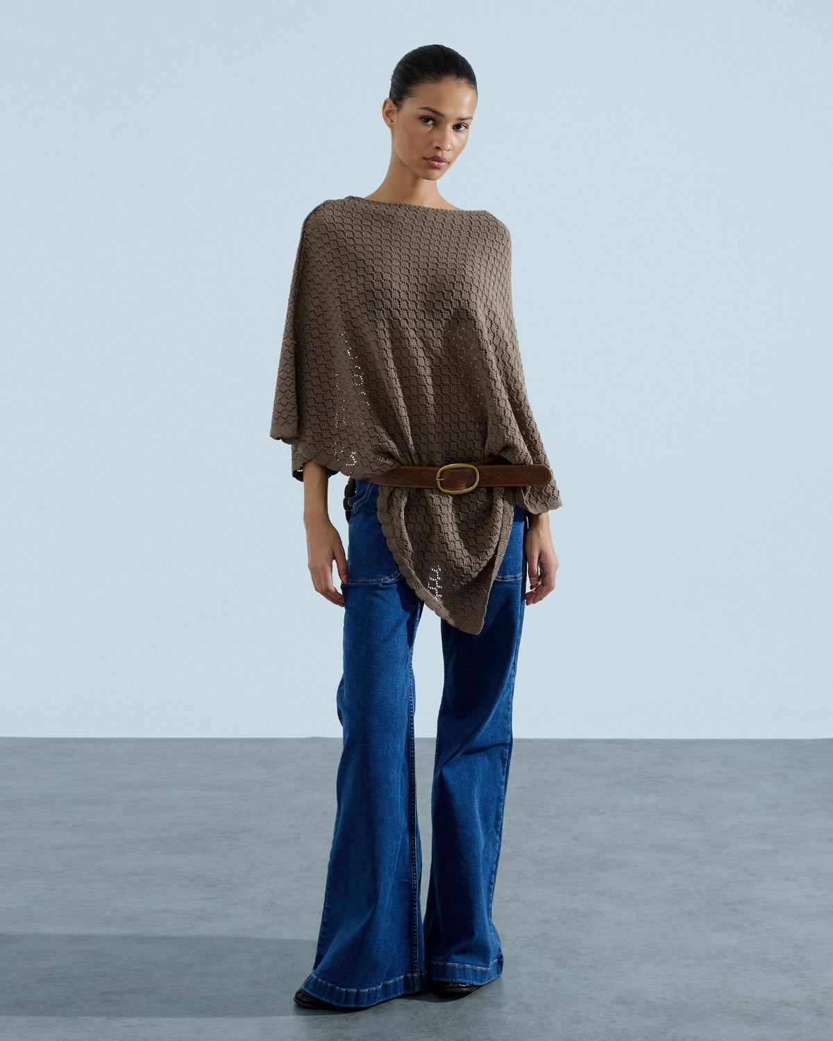 Poncho Taupe Ajouré en Pointe