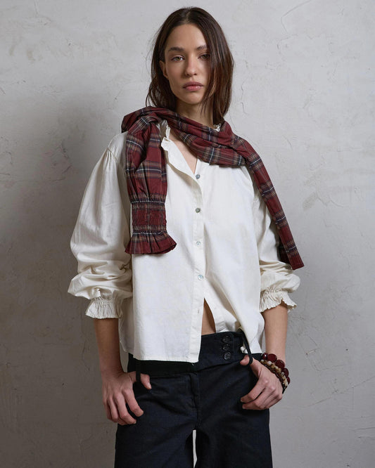 Blusa Detalle Volante Cuello Crudo