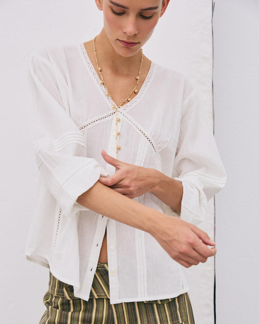 Blusa Escote Pico Puntillas Blanca