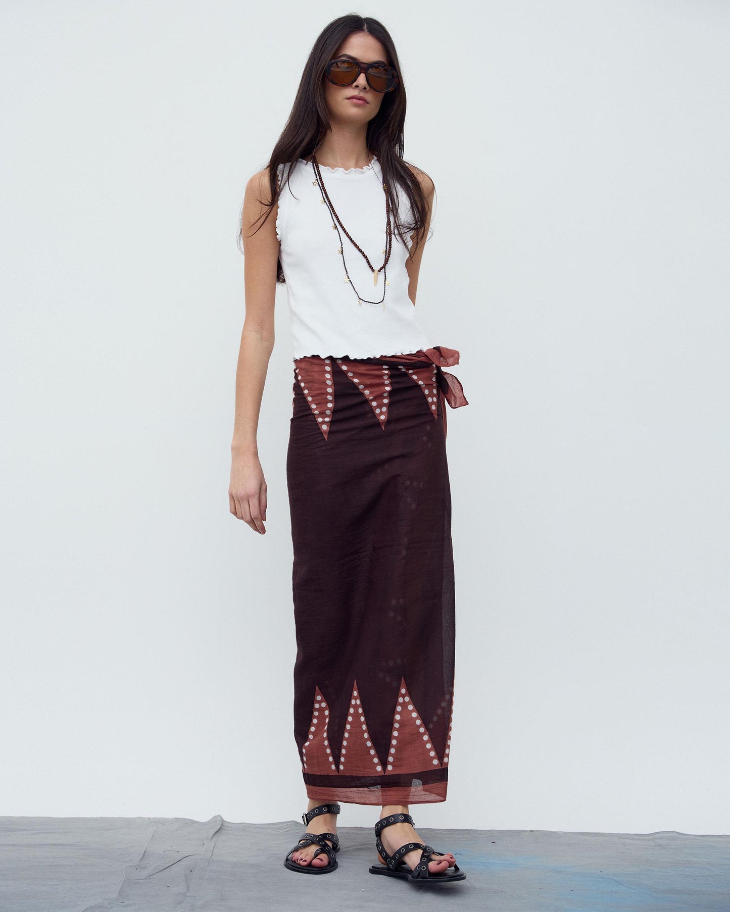 Pareo Estampado Picos Cenefa Marrón