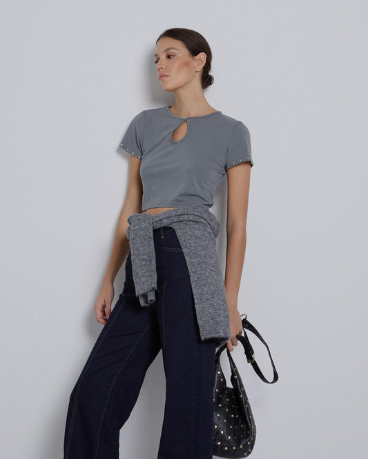 Camiseta Escote Lágrima Tachuelas Estrellas Antracita