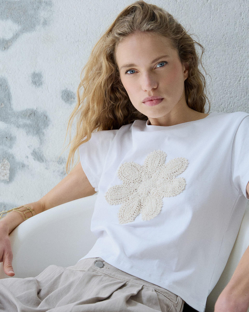 T-shirt Flor Crochet Branco