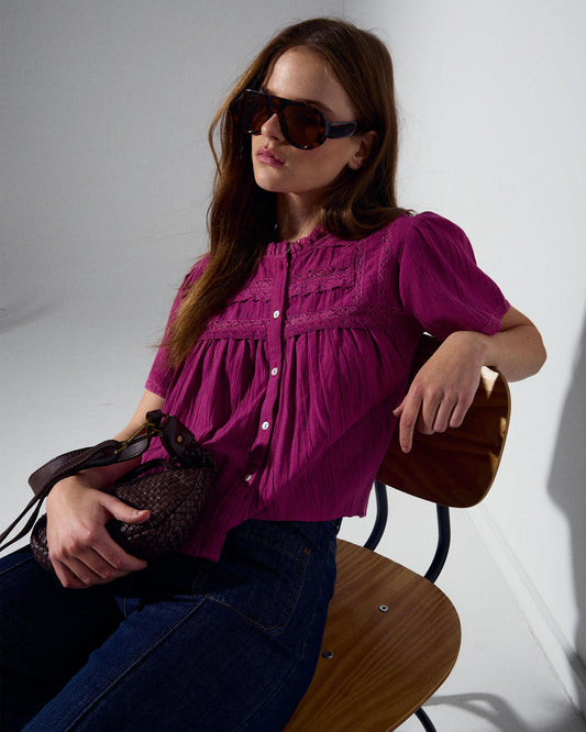 Blusa Puntillas Delanteras Botones Fucsia