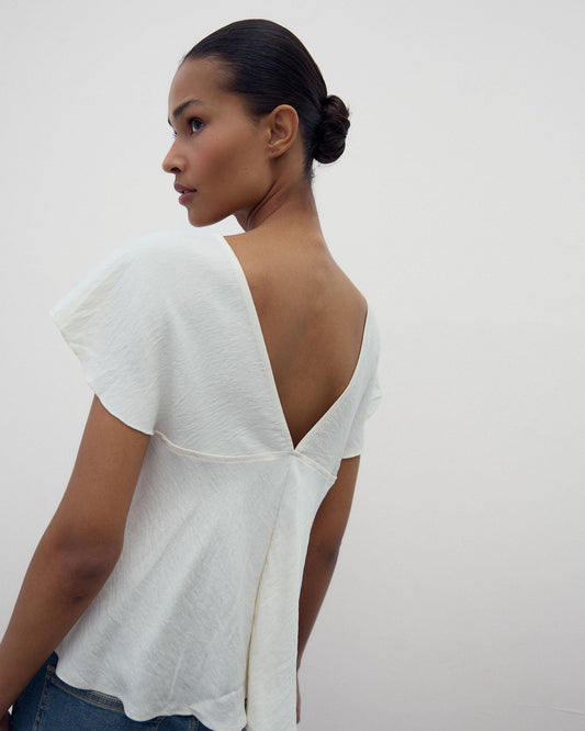 Blusa Decote em V Costas Branco