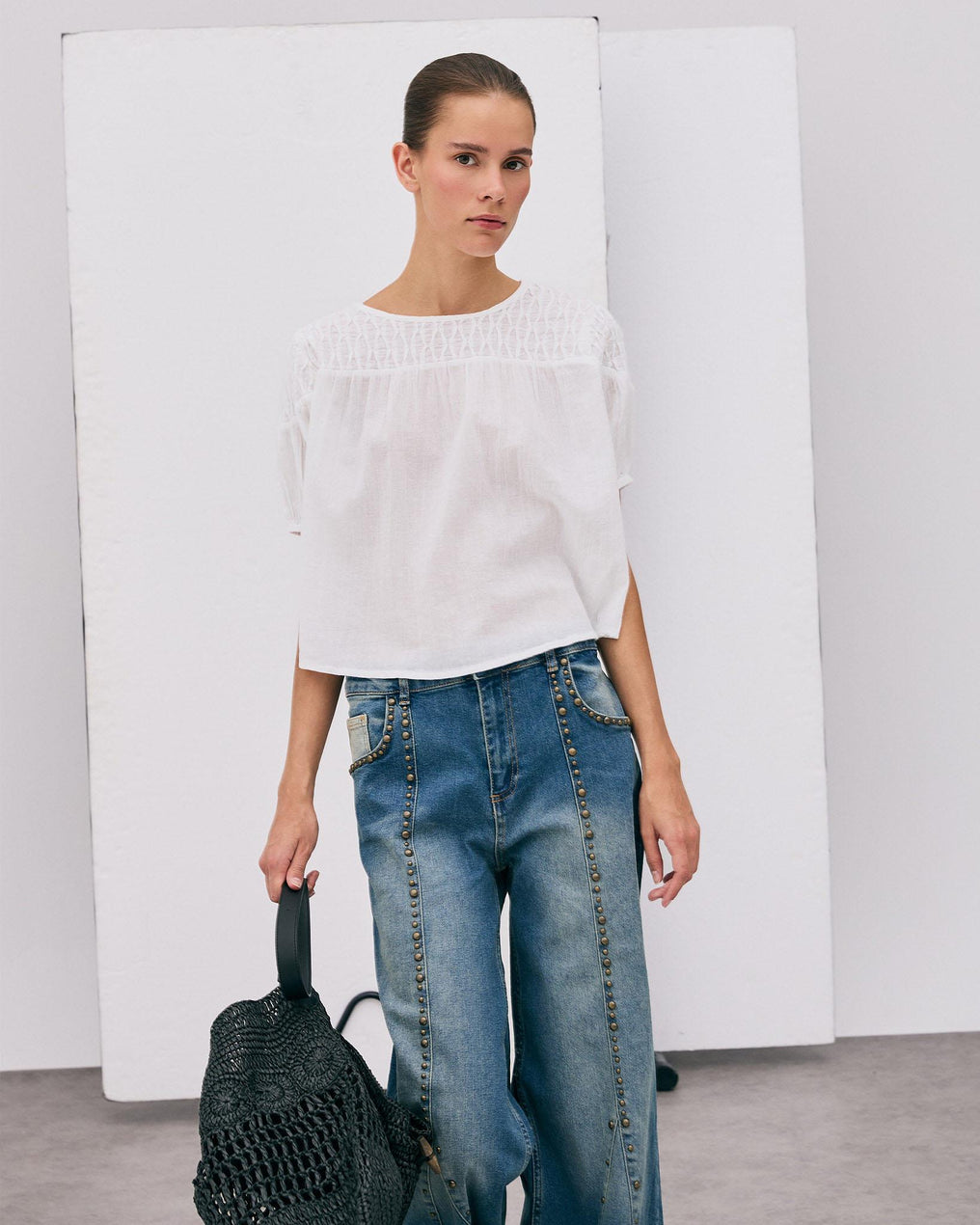 Blusa com Detalhes na Pala Branca