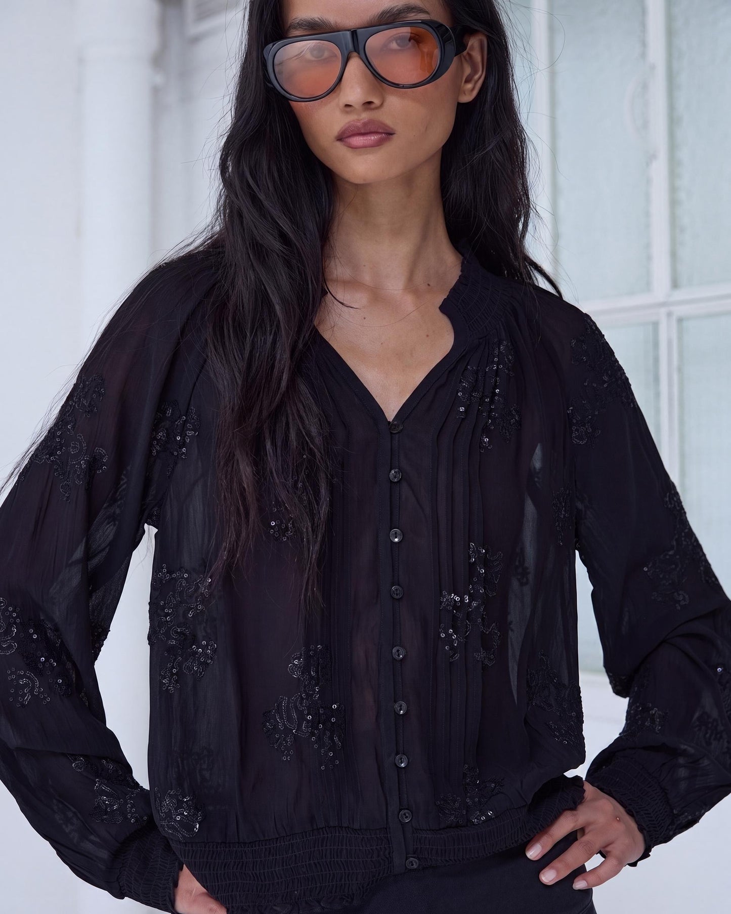 Blusa Lentejuelas Goma Bajo Negro