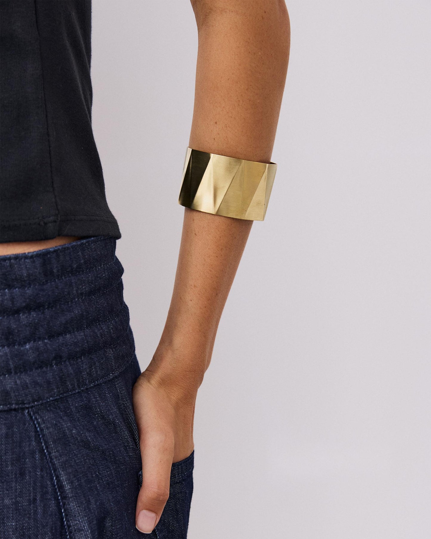 Pulsera Rigida Triangulos Oro