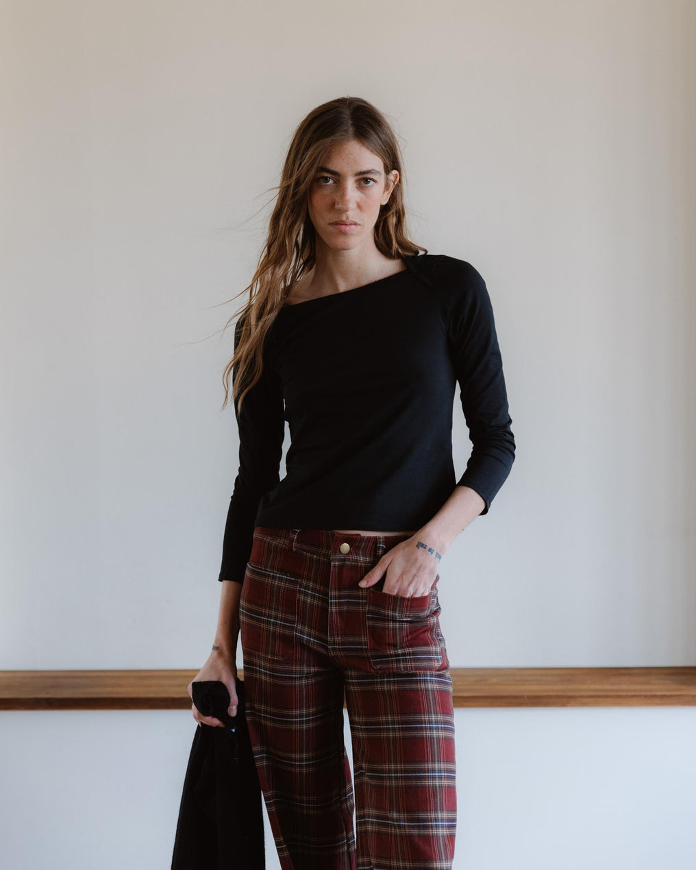 Camiseta Cuello Cuadrado Negro