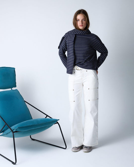 Jeans with white belt detail