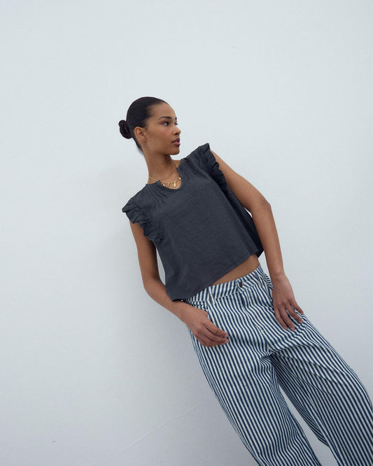 Blusa Sin Mangas Volantes Antracita