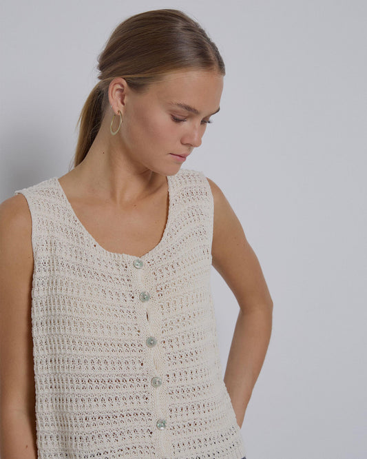 Chaleco Botones Calado Beige