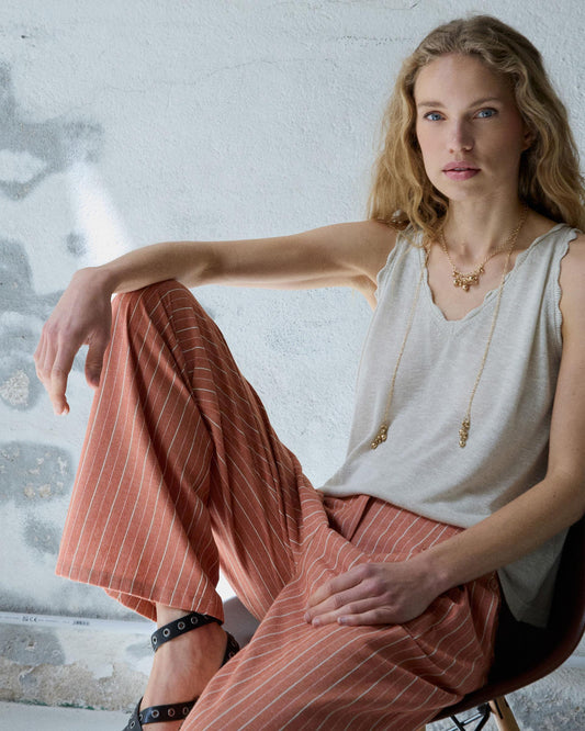 Top Punto Detalles Ondulados Beige