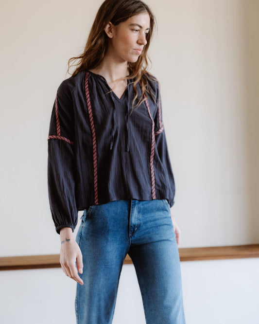Blusa Líneas Bordadas Antracita
