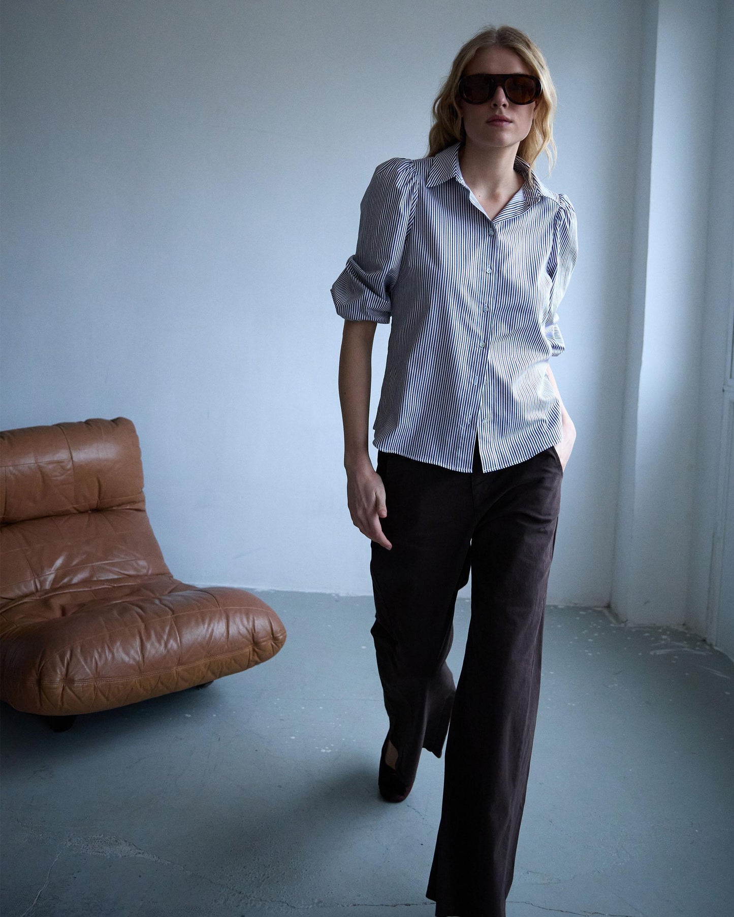 Jeans Costuras Doble Botón Marrón