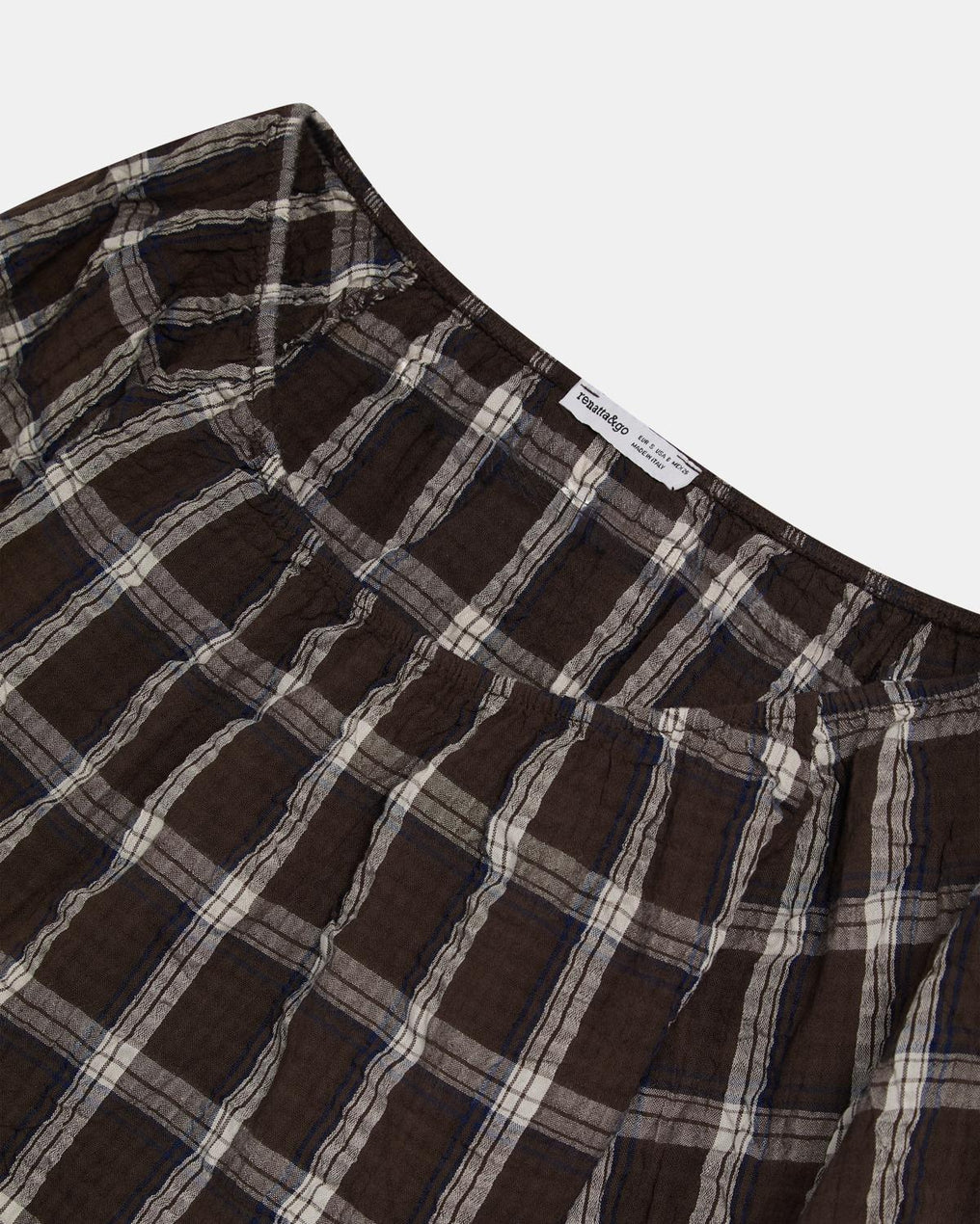 Itsasontzi eskotedun koadrodun blusa marroia
