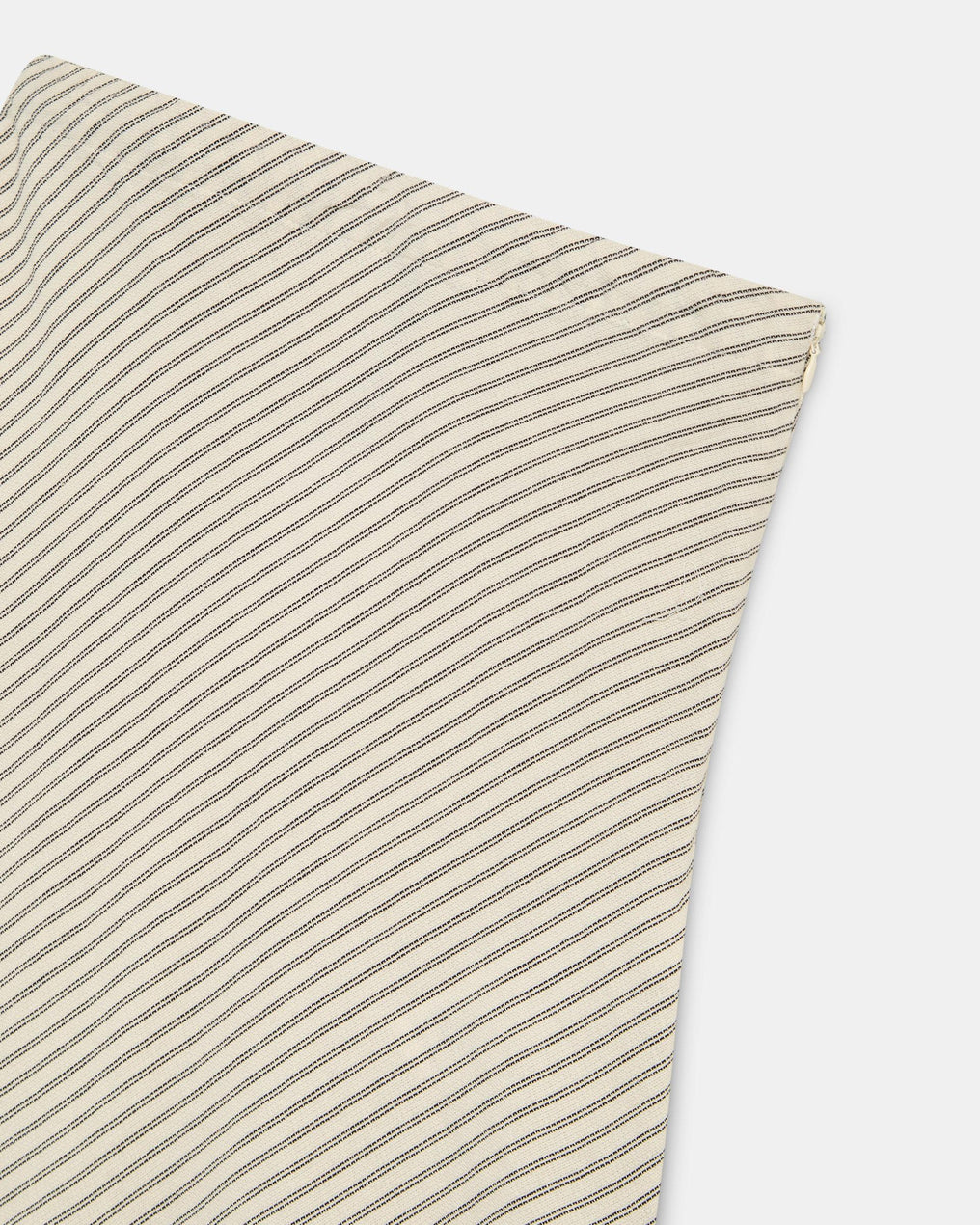 Saia branca com estampado de riscas diagonais