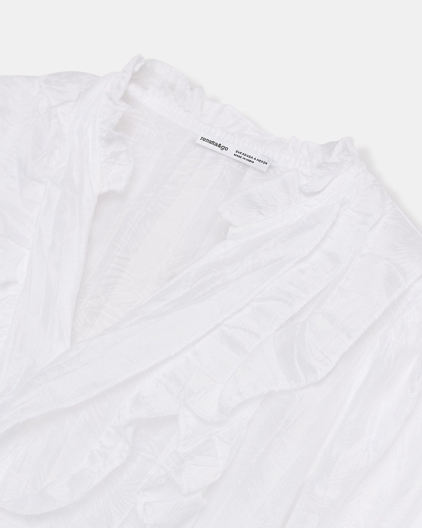 Blusa Manga Curta Folhos Decote em Bico Branca