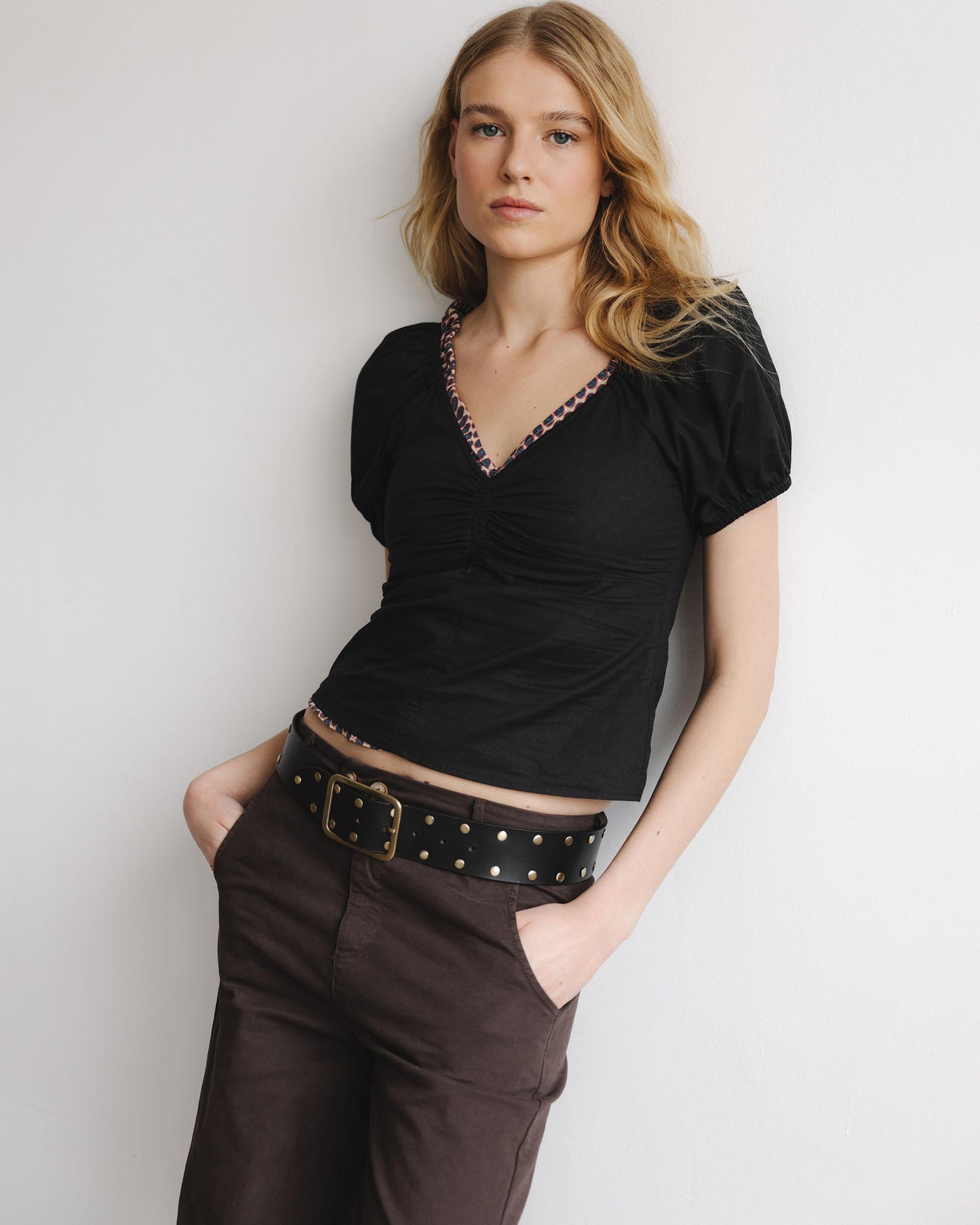 Top Fruncido Escote Manga Corta Negro