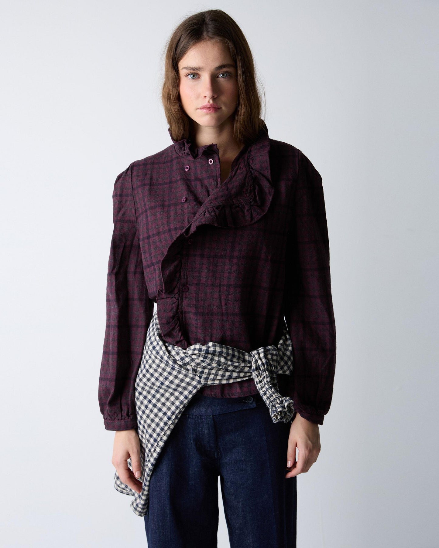 Blusa xadrez roxa com folhos laterais