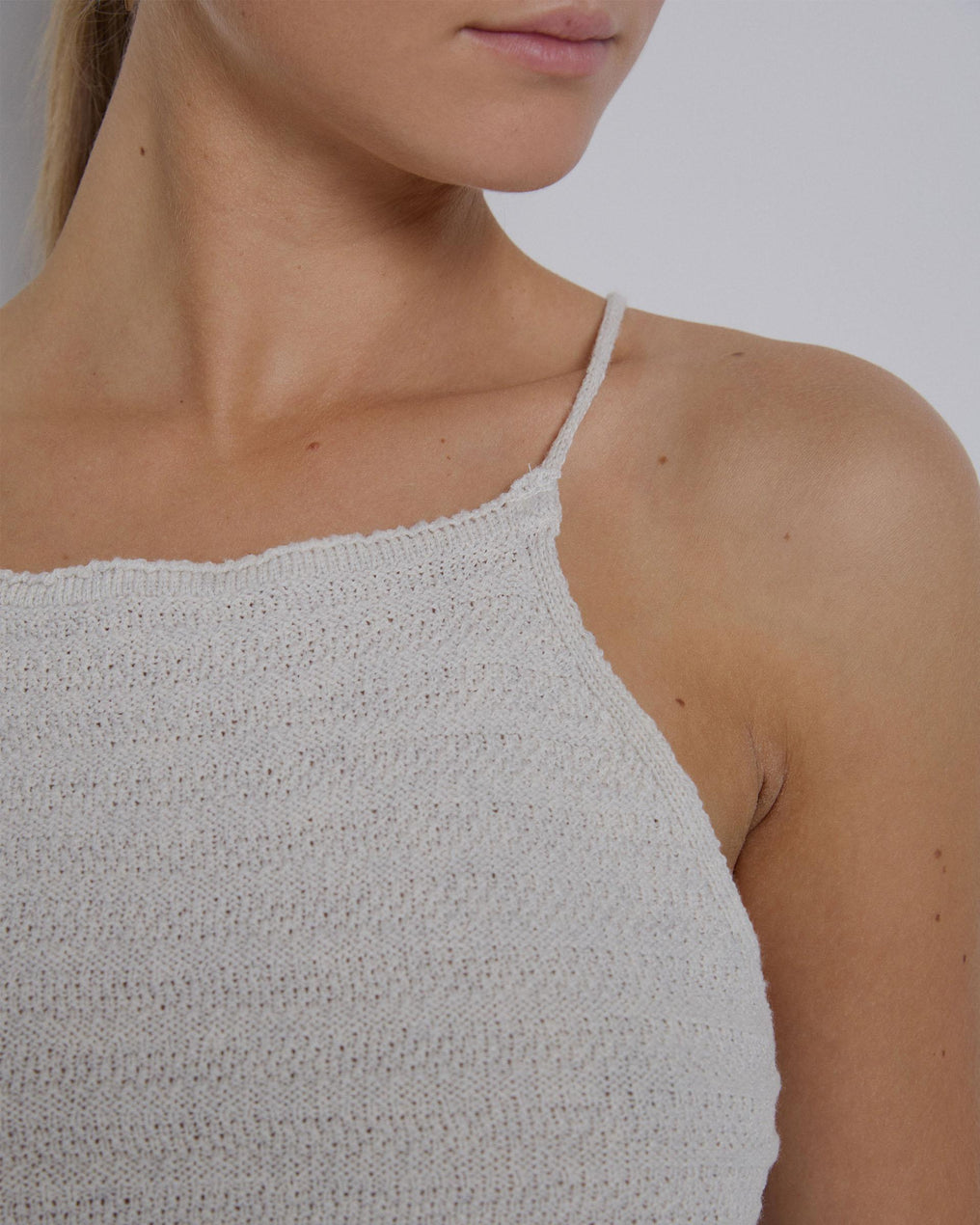 Top Punto Troquelado Tirantes Crudo