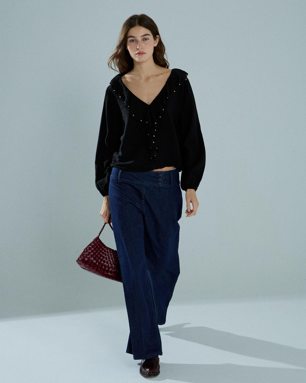 Blusa Volante Delantero Tachuelas Negro