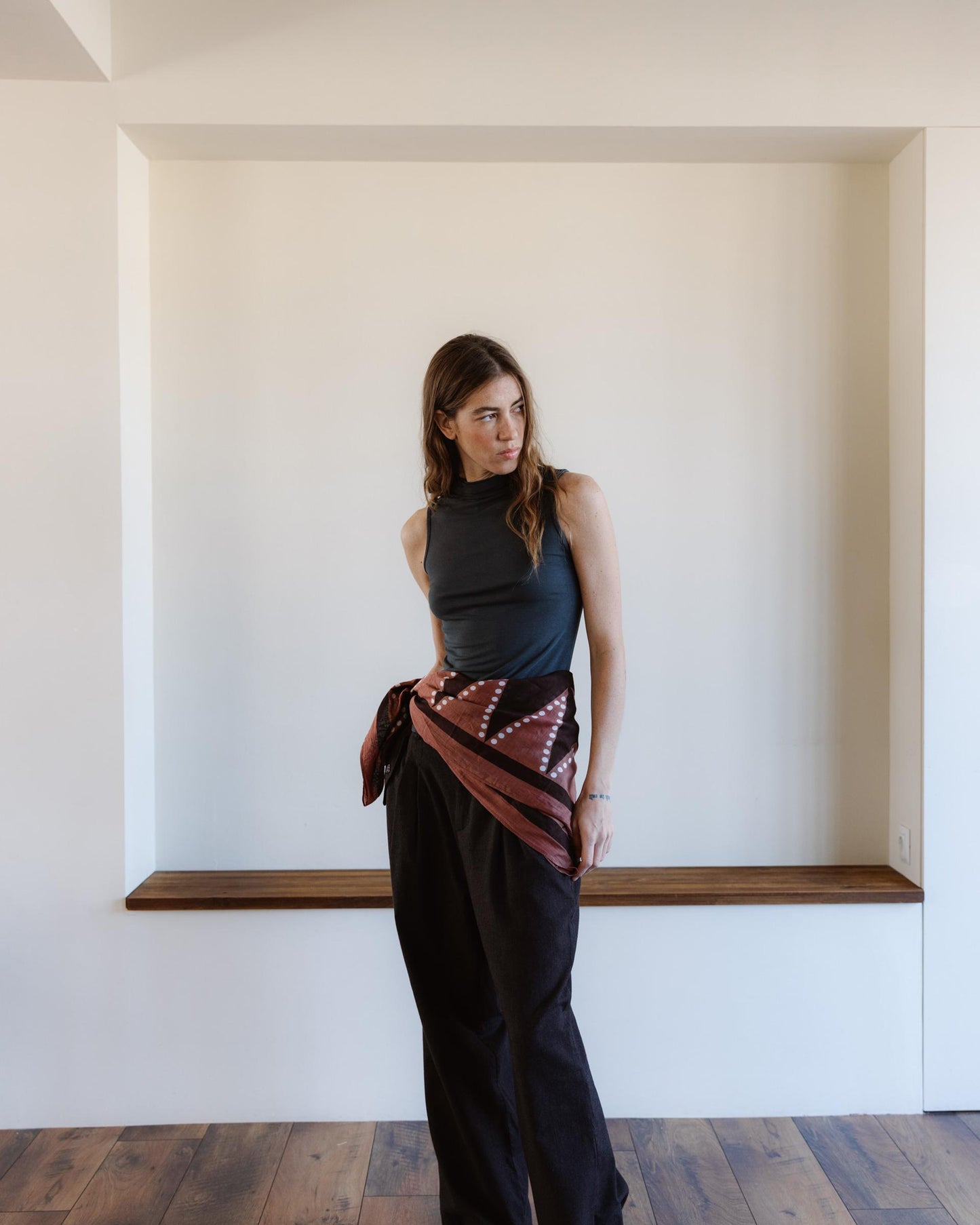 Camiseta Sin Mangas Cuello Subido Antracita