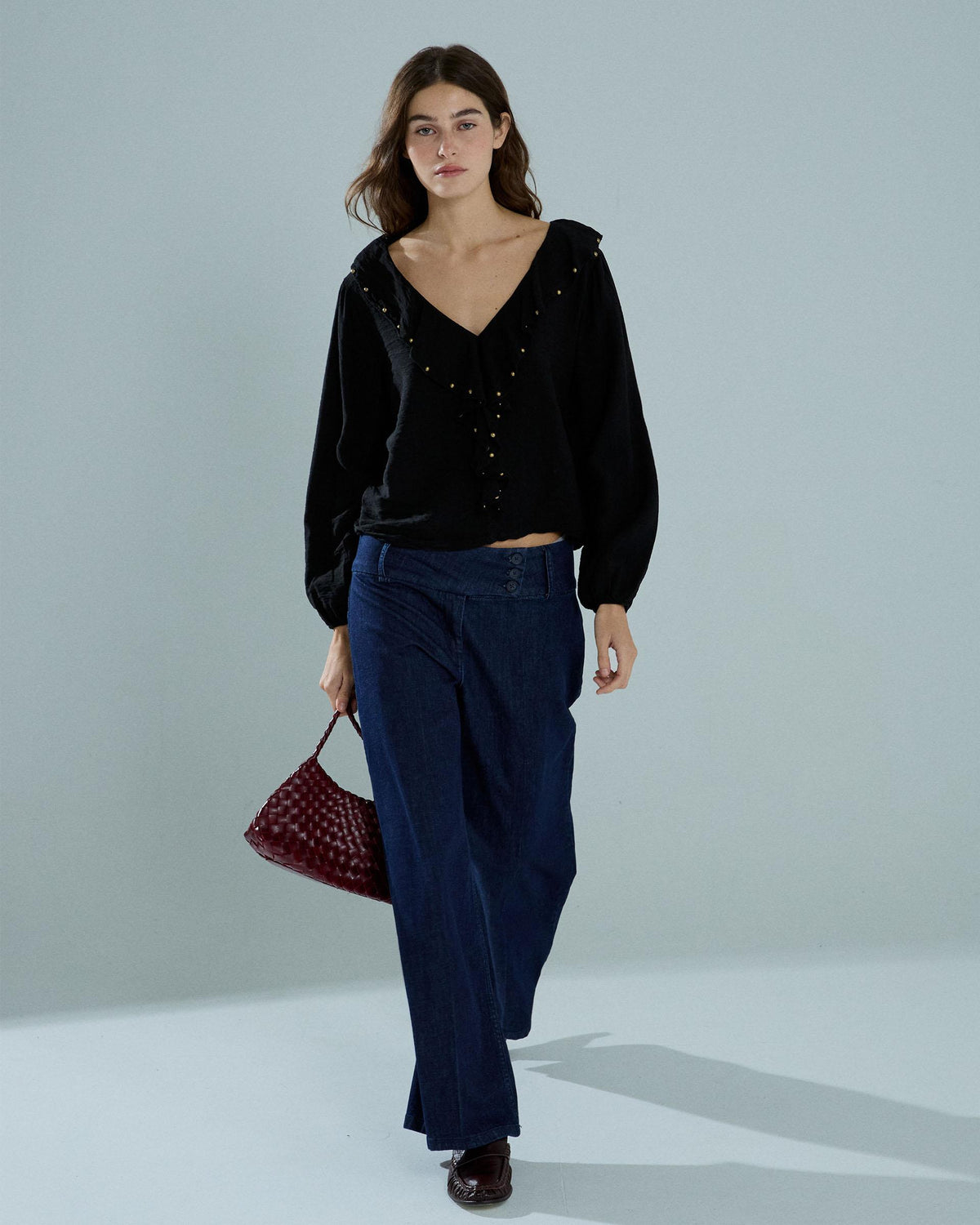Blusa Volante Delantero Tachuelas Negro