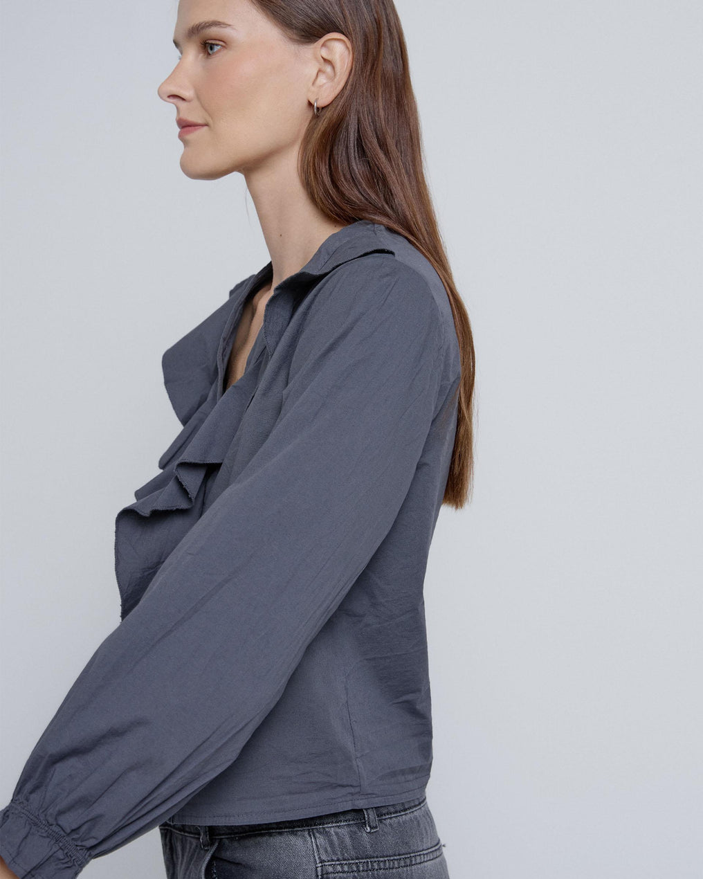 Blusa Cuello V Volantes Antracita