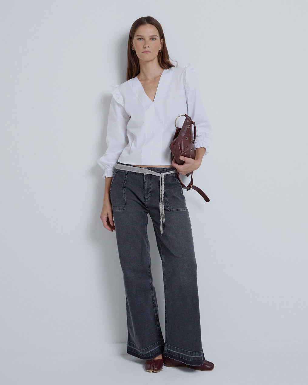 Blusa branca com folhos