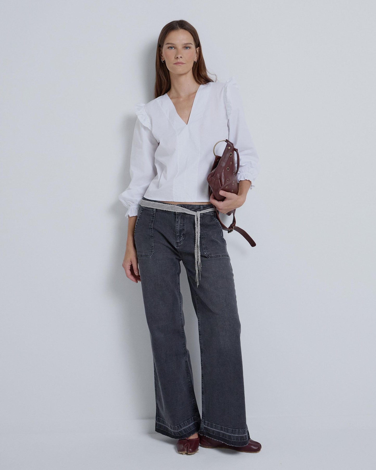 Blusa branca com folhos