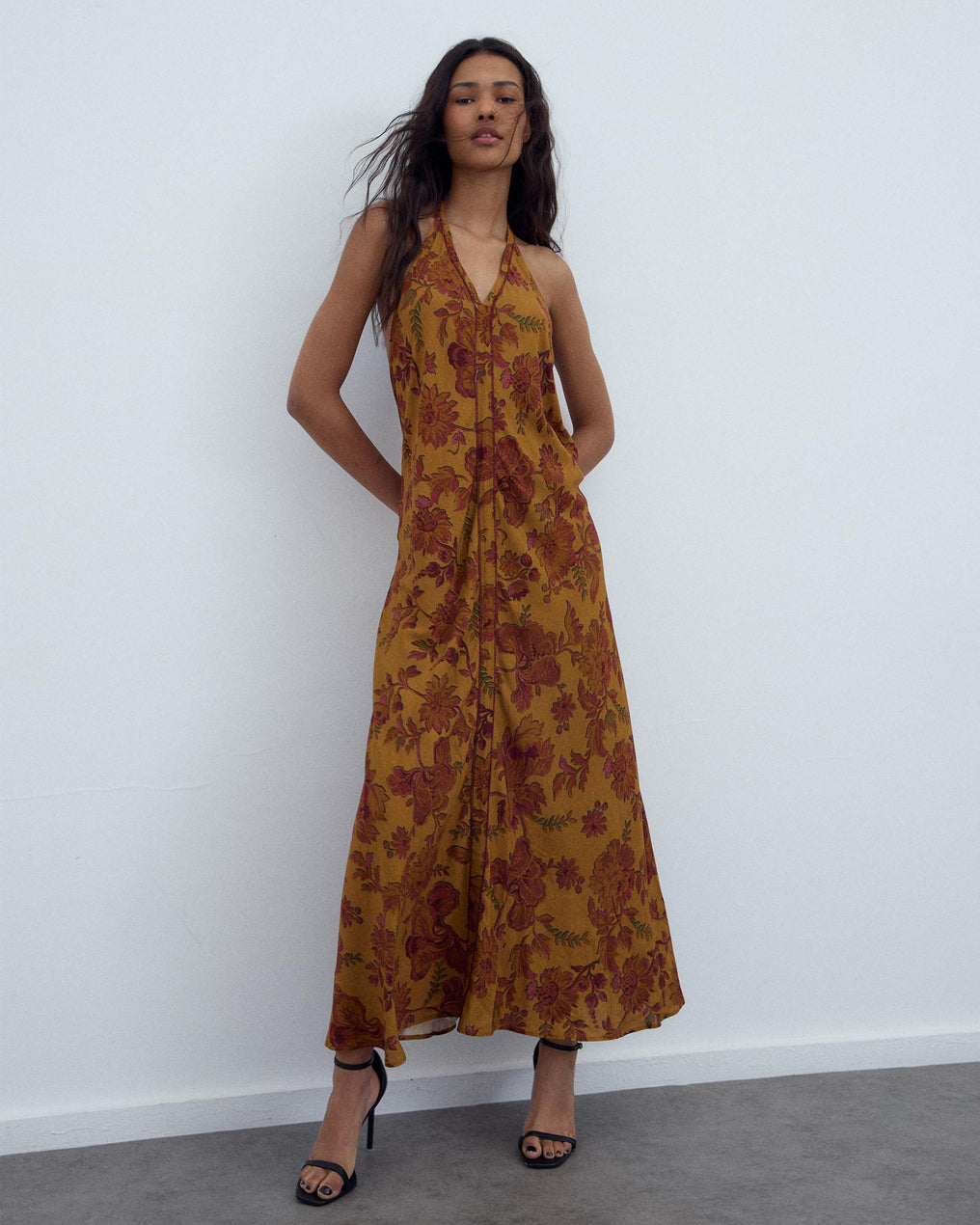 Vestido Halter Estampado Floral Multicolor