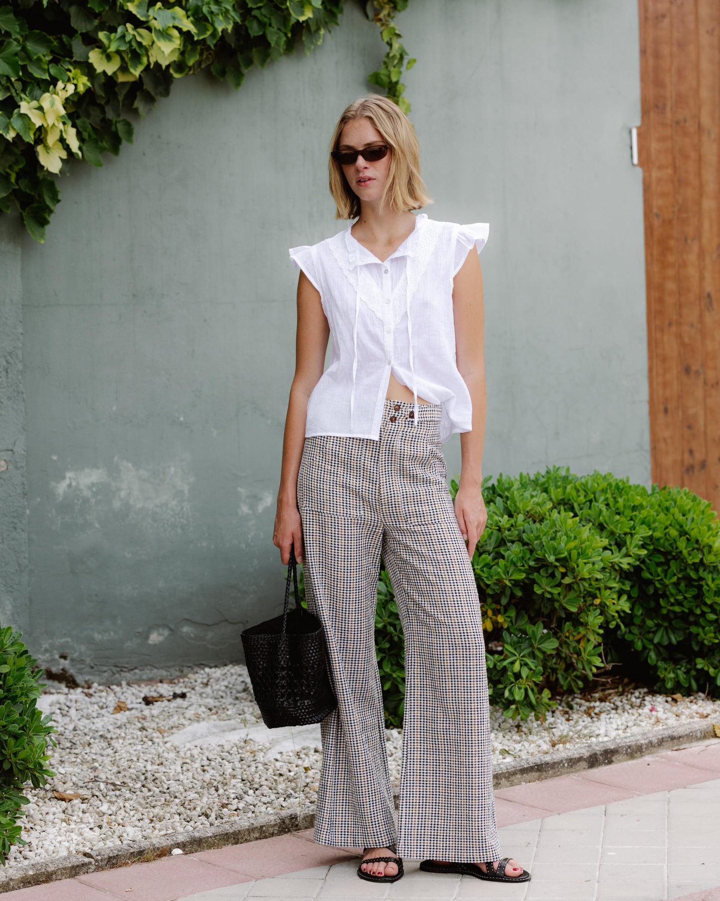 Blusa Sin Manga Volante Troquelados Blanca