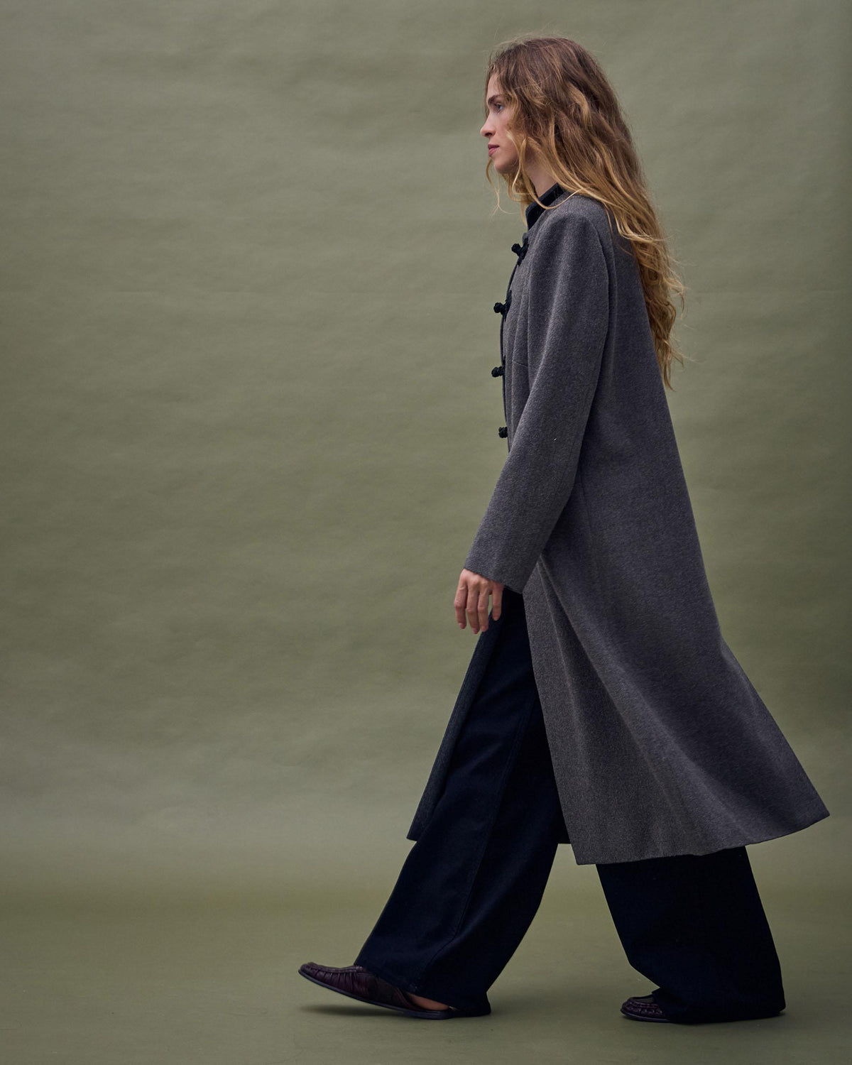 Manteau Long à Brandebourgs Détail Velours Gris