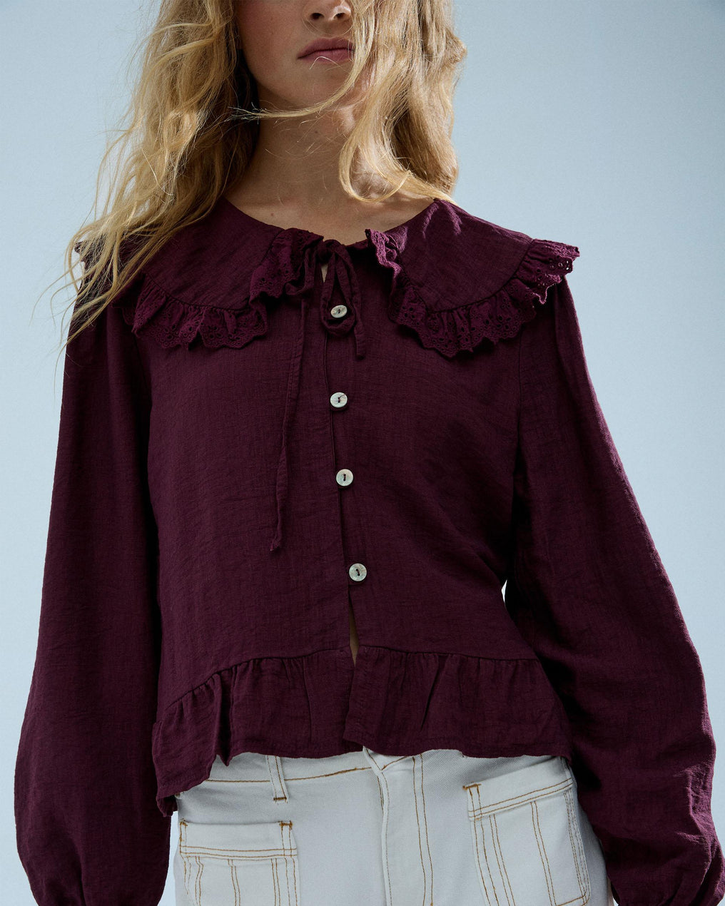 Blusa Cuello Babero Puntilla Granate