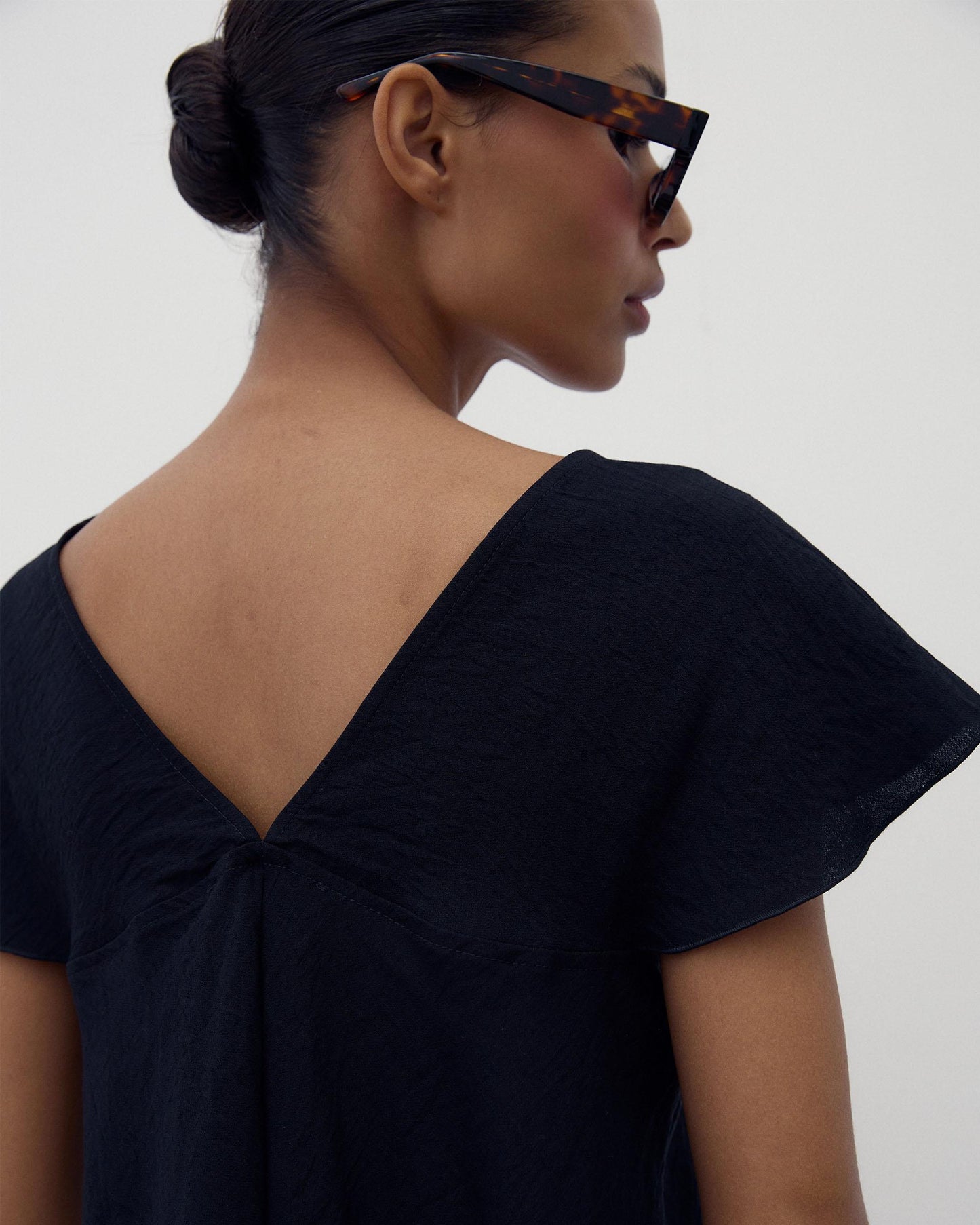 Blusa Decote em V Costas Preto