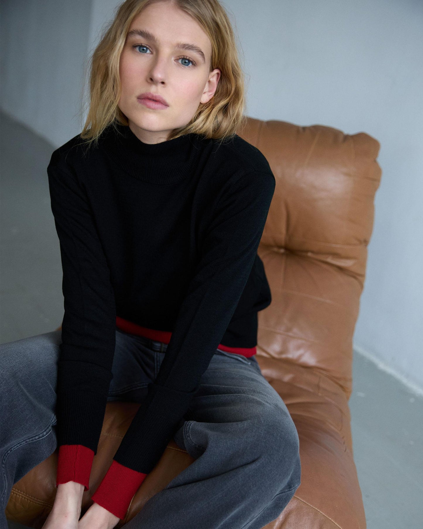 Jersey Punto Fino Cuello Alto Negro